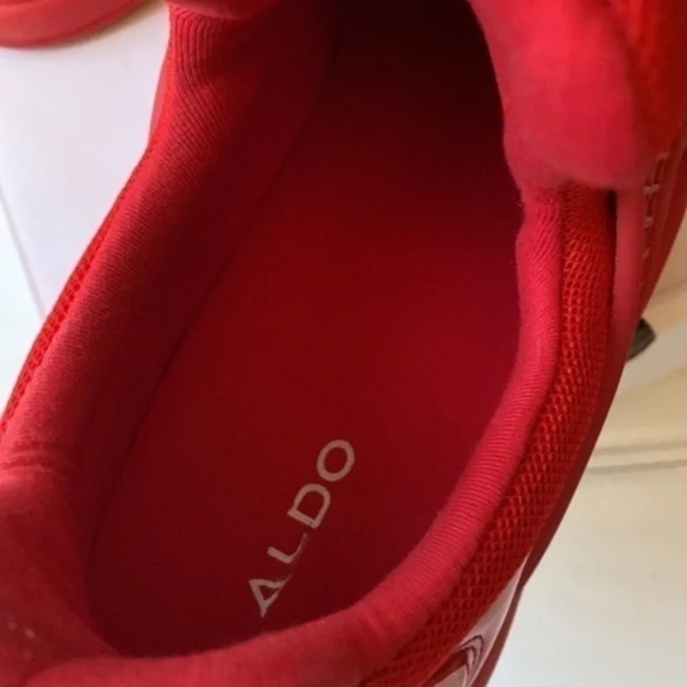 ALDO .. woman 8.5 cool looking  shoes beautiful Red shoes like new